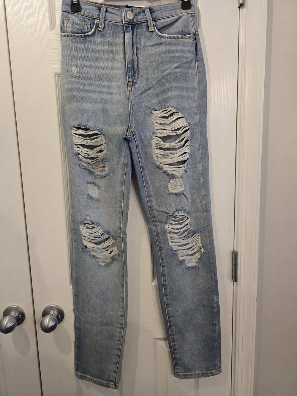 NWOT BDG Mom High Rise Distressed Jeans - 25